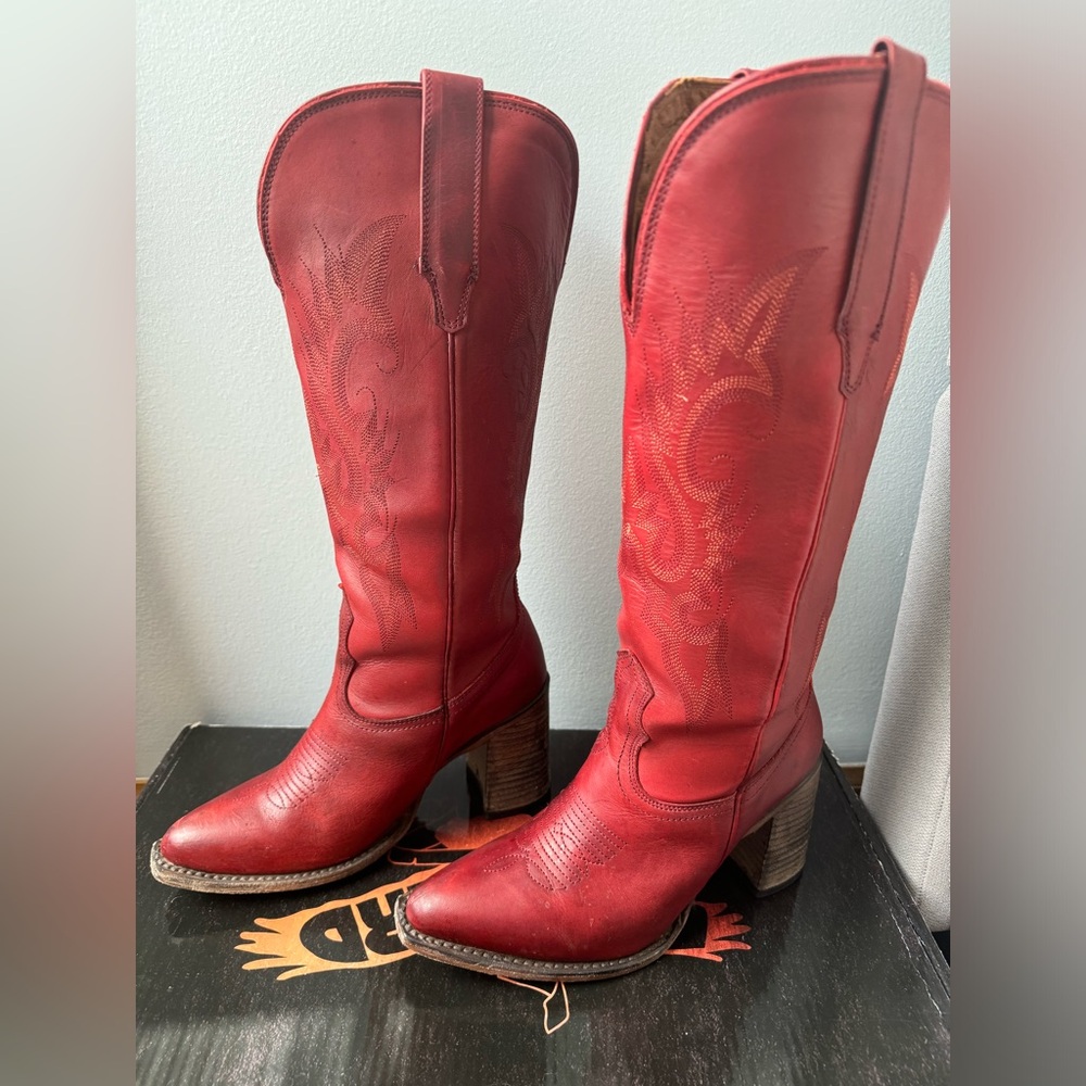 Free bird Jackson red size 8